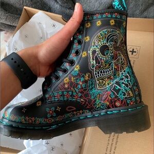 Dr Doc Martens Day OF The Dead Skull 1460 Backhand.